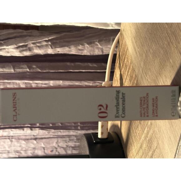 Clarins Everlasting Concealer 02 Light Medium - Picture 1 of 2